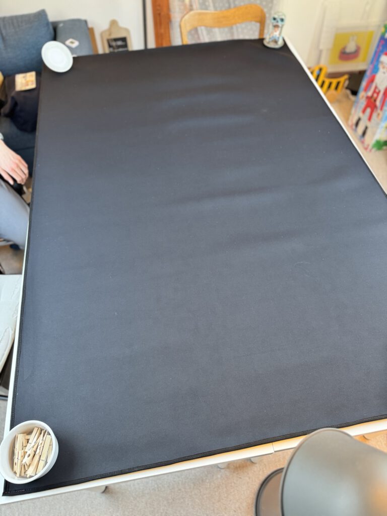 [Bild 4: Rückseite der Matte in Schwarz]